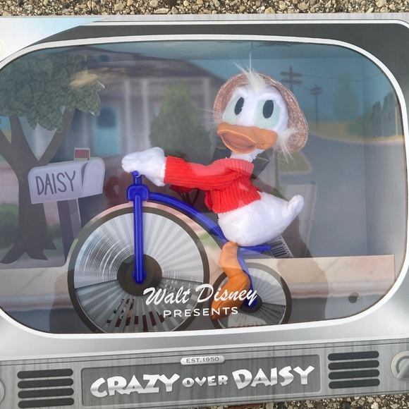 NIP Medium Disney Donald Duck “Crazy Over Daisy” collectible plush - Picture 2 of 4